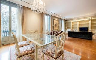 Frente a la Pedrera, exclusiva vivienda de lujo. photo 0