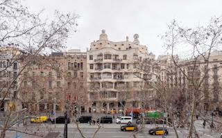 Frente a la Pedrera, exclusiva vivienda de lujo. photo 0