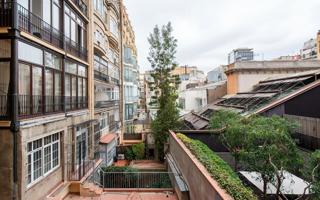 Frente a la Pedrera, exclusiva vivienda de lujo. photo 0