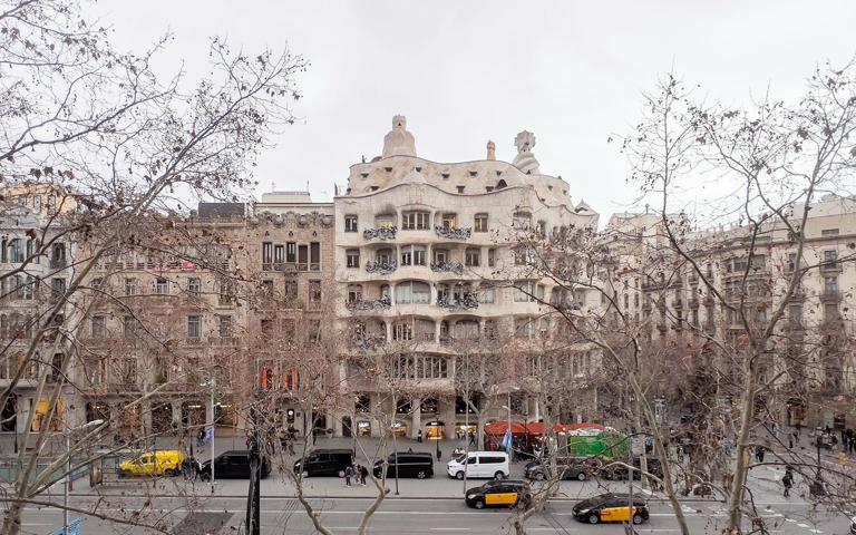 Frente a la Pedrera, exclusiva vivienda de lujo. photo 0