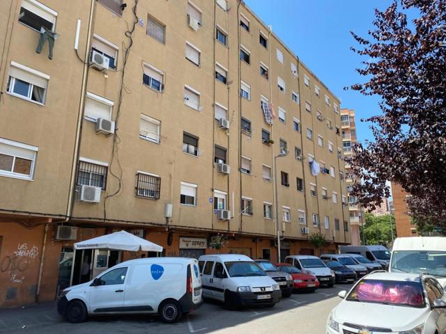 Piso en venta en la calle Sagrada Familia de Badalona. photo 0