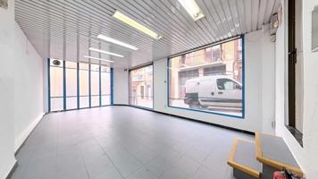 Buscas visibilidad de tu empresa, aquí tienes un local esquinero con 15 metros de fachada photo 0