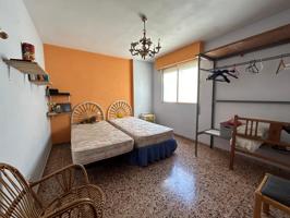 Amplia vivienda en zona del Mercado!! photo 0