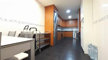 Gran vivienda en el Bulevar maestro Carrascosa!!! photo 0