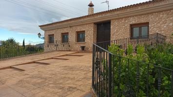 Chalet prácticamente nuevo a 2 km de Villena photo 0