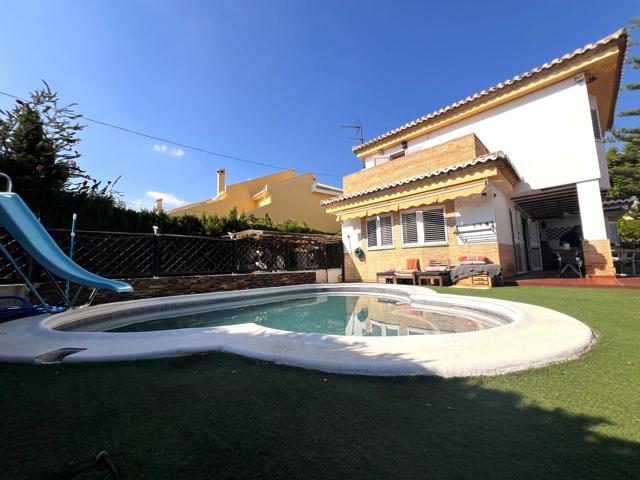 Excelente chalet en venta, ubicado en Paterna photo 0