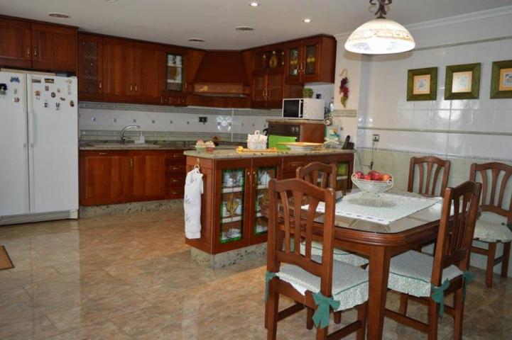 Casa en Villena, de alto standing y grandes dimensiones. photo 0