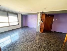 Piso en venta en Grup Vint-I-Cinc de Setembre photo 0