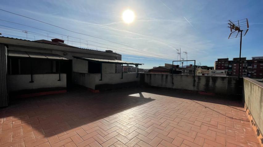 Piso con terraza y buhardilla en venta en Sant Feliu de Llobregat. photo 0