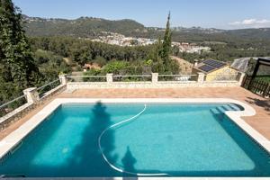 CASA CON PISCINA EN CERVELLO photo 0