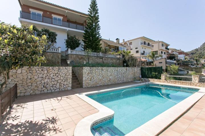 CASA CON PISCINA EN CERVELLO photo 0