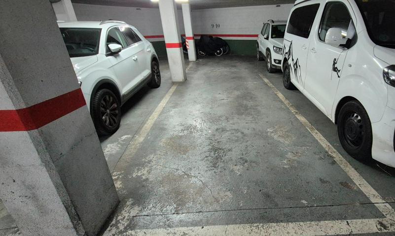 oportunitat única de fer-te amb dues places de parking situades al cor de la vila de Sant Feliu de L photo 0
