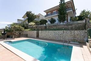 CASA CON PISCINA EN CERVELLO photo 0
