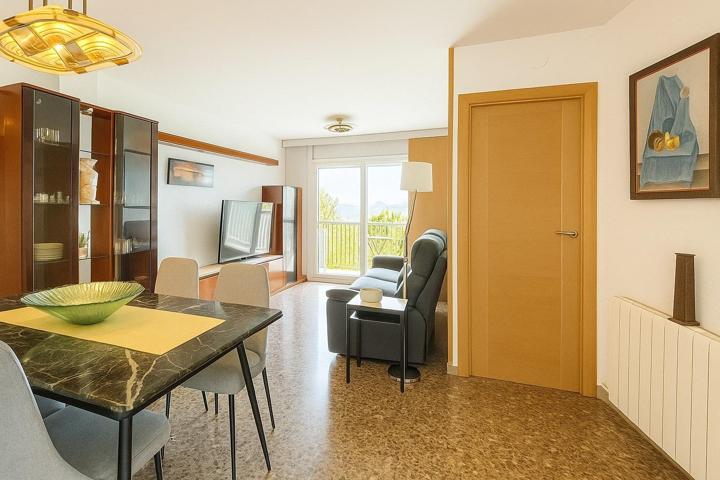 Excelente piso con parking, en venta en Molins de Rei. photo 0