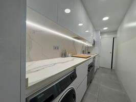 Amplio y Moderno Piso de 4 Habitaciones y balcón en el Corazón de Sant Boi photo 0