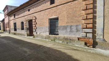 VENTA DE 2 CASAS CON PATIO (1.124 M²) EN PLENO CENTRO DE MALVA (ZAMORA) photo 0