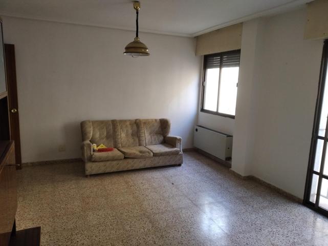 PISO EN VENTA PARA REFORMAR ZONA RUA DE LOS FRANCOS photo 0