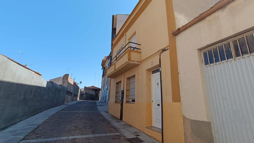 CASA EN VENTA ZONA CENTRO (2 PLANTAS). 3 HABITACIONES + 1 ALCOBA Y 2 BAÑOS. photo 0