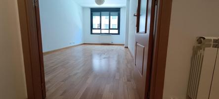 PISO SEMINUEVO EN VENTA EN ZAMORA ZONA VISTA ALEGRE, 3 DORMITORIOS, 2 BAÑOS, GARAJE Y TRASTERO photo 0