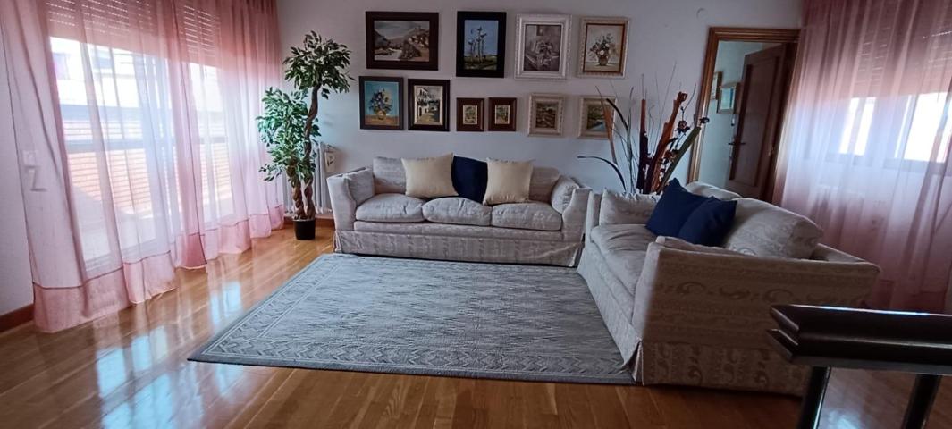 VENTA DE ÁTICO-DÚPLEX EN ZAMORA ZONA TRES CRUCES, 4 DORMITORIOS, 3 BAÑOS, TRASTERO Y GARAJE DOBLE. photo 0