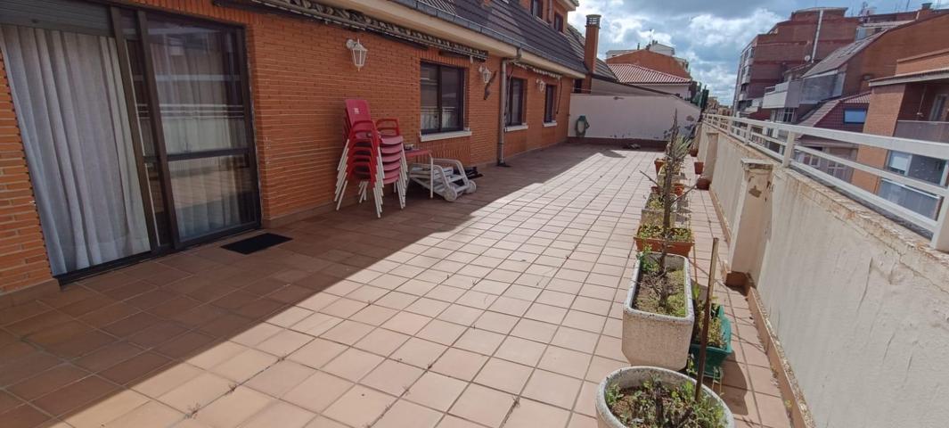 VENTA DE ÁTICO-DÚPLEX EN ZAMORA ZONA TRES CRUCES, 4 DORMITORIOS, 3 BAÑOS, TRASTERO Y GARAJE DOBLE. photo 0