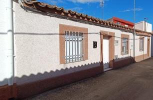 CASA EN VENTA CON PATIO EN ZAMORA ZONA LOS BLOQUES, 3 DORMITORIOS, 1 BAÑO. photo 0