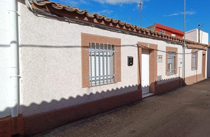 CASA EN VENTA CON PATIO EN ZAMORA ZONA LOS BLOQUES, 3 DORMITORIOS, 1 BAÑO. photo 0