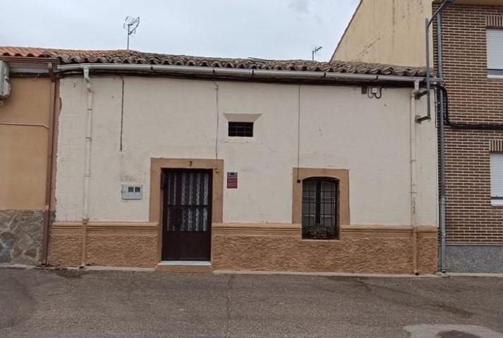 VENTA CASA ADOSADA EN MADRIDANOS (ZAMORA). 2 DORMITORIOS, 1 BAÑO, BUHARDILLA Y PATIO. photo 0