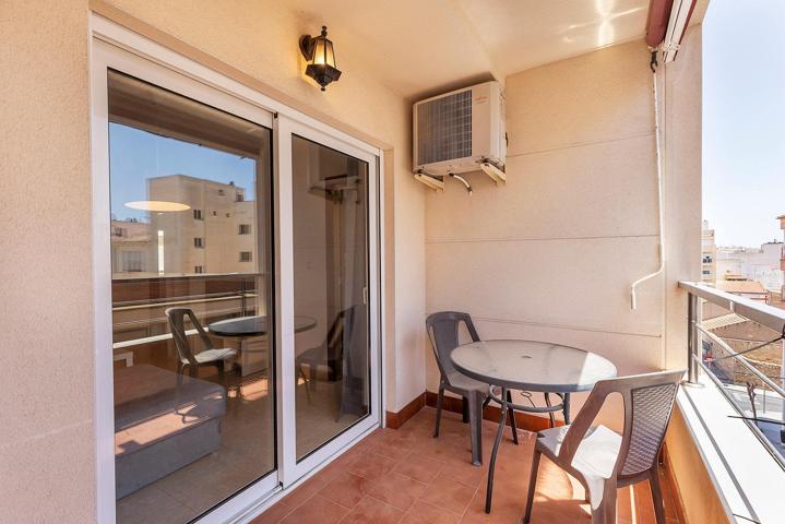 Oportunidad en el centro de Torrevieja con 3 dormitorios y 2 baños photo 0