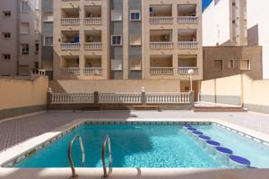 Acogedor piso en planta baja con piscina comunitaria photo 0