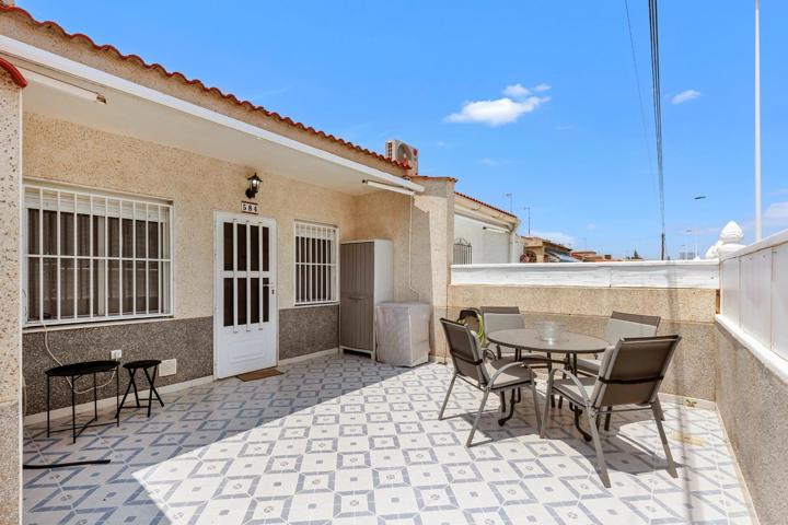 ¡Bungalow reformado con orientación este y gran patio! photo 0