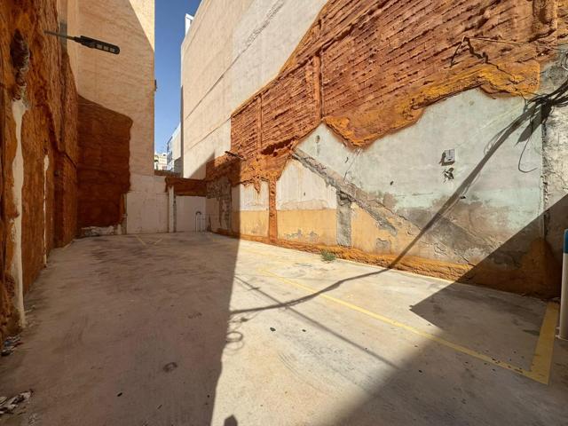 SOLAR A LA VENTA EN PLENO CENTRO DE TORREVIEJA photo 0