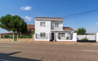 Casa en alquiler en Montamarta photo 0