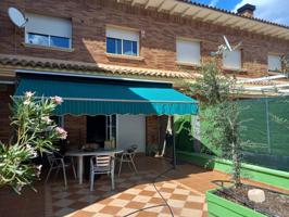 OPORTUNIDAD CHALET PAREADO  EN ZONA RESIENCIAL DE MORA D´EBRE photo 0