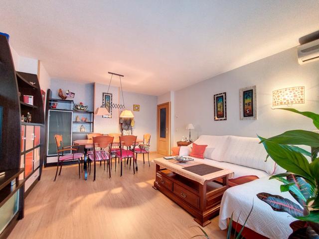Vivienda de tres dormitorios y dos baños en muy buen estado. photo 0