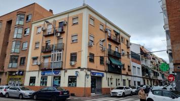 Vivienda situada junto al metro Oporto, 3ª planta con 3 dormitorios photo 0