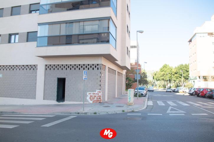 LOCAL COMERCIAL FRENTE A CENTRO COMERCIAL ALCAMPO - LOS 2 PRIMEROS MESES 1.000€!! photo 0