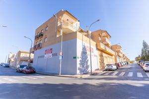 HUÉRCAL ALMERIA - LOCAL COMERCIAL EN ESQUINA 3 CALLES - 140 M2 - 5,65M ALTURA - CAPACIDAD DOBLAR photo 0