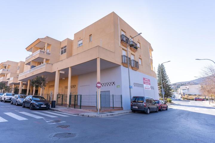 HUERCAL ALMERIA - LOCAL COMERCIAL EN ESQUINA 3 CALLES - 140 M2 - 5,65M ALTURA - CAPACIDAD DOBLAR photo 0
