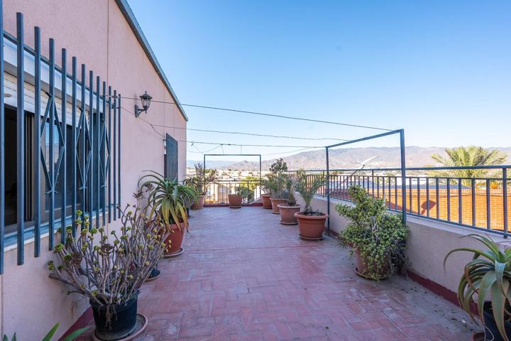 CASA INDEPENDIENTE HUERCAL ALMERIA: ESQUINA AMUEBLADA Y EQUIPADA + 5 HABITACIONES + TERRAZA 35m2 + PATIO photo 0