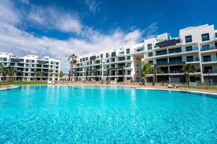 Ático moderno de 2 Dormitorios con Solarium Privado y Vistas al Lago - La Mata photo 0