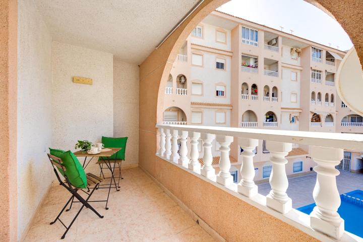 Apartamento de dos dormitorios en residencial con piscina photo 0
