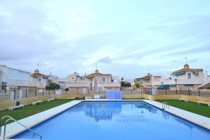 Bungalow, sol, piscina, cerca de todo... Esto es vida ;) photo 0