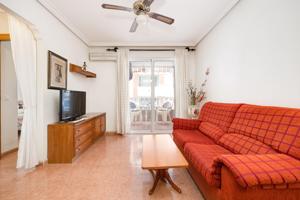 Apartamento de dos dormitorios a 300 metros de la playa photo 0