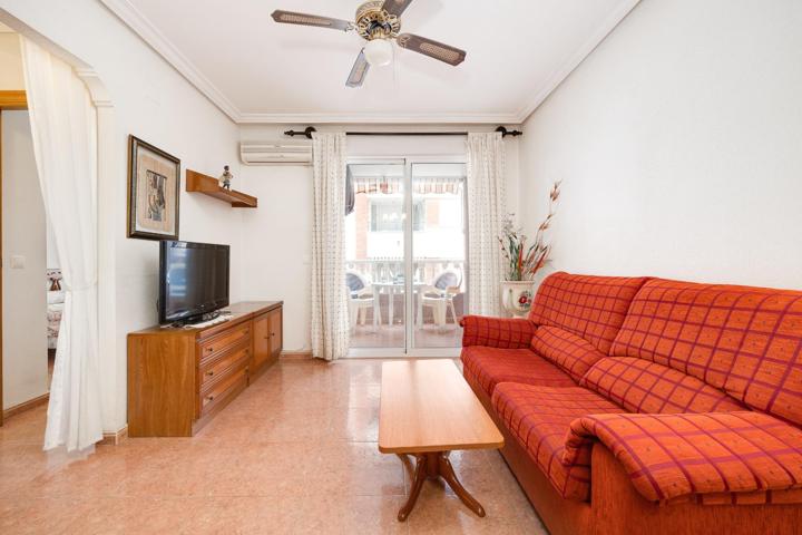 Apartamento de dos dormitorios a 300 metros de la playa photo 0