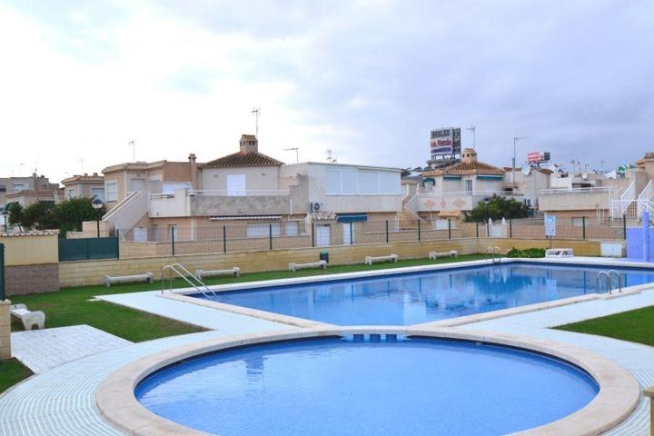 Bungalow, sol, piscina, cerca de todo... Esto es vida ;) photo 0