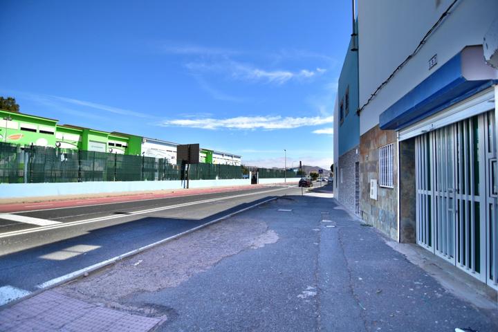 LOCAL COMERCIAL EN AVENIDA LAS TIRAJANAS photo 0