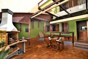 Tríplex Exclusivo con Terraza y Calidad Superior en El Doctoral photo 0