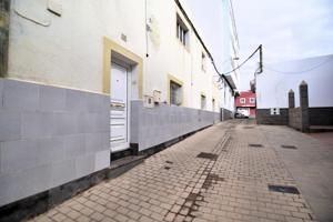 PLANTA BAJA CON AZOTEA PRIVADA EN SARDINA photo 0