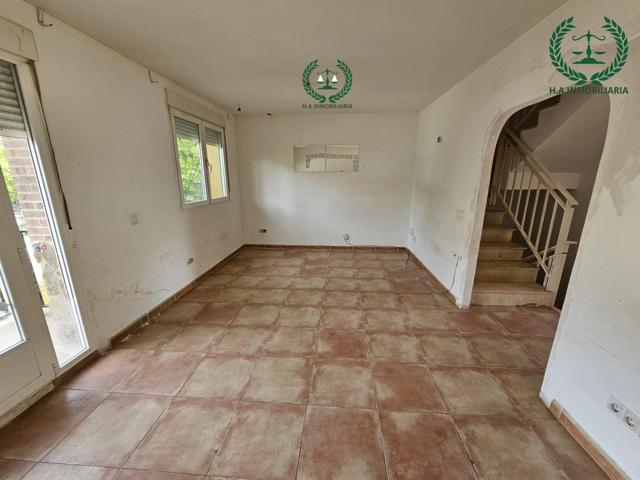 CHALET ADOSADO EN VENTA EN PEDREZUELA. Garaje + buhardilla photo 0